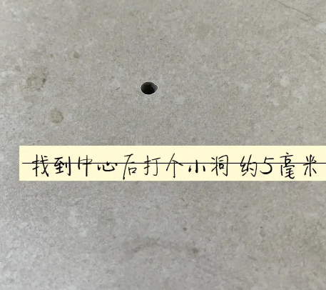 交口瓷砖空鼓维修公司专业解答在瓷砖铺贴过程中，如果砂料搅拌不均匀，将会带来以下问题