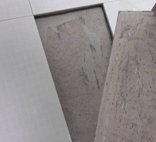 交口瓷砖空鼓维修公司分享瓷砖铺贴时如果打浆（即涂抹在瓷砖背面和基层上的砂浆或瓷砖胶）过少，会带来以下问题